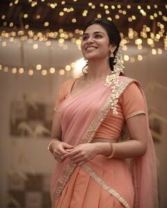 Indhuja Ravichandran Instagram - இனிய விநாயகர் சதுர்த்தி வாழ்த்துக்கள் 🙏🙏🙏

Happy Vinayagar Chathurthi ✨

#happyganeshchaturthi

Wardrobe/Styling @labelswarupa
Hair : @mani_stylist_
Jewellery : @original_narayanapearls