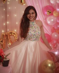 Indhuja Ravichandran Instagram - It was my beautiful family & friends who made my birthday reallyyyy happiest birthday and on top of that all the lovely people who took time to wish me yesterday, A big thank you and love you all. It was emotional🤗🤗🤗

@studiojann Thank You For Customizing This Beautiful Halter Neck Gown ❤

#birthday2021 #letpeaceprevail