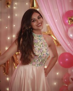 Indhuja Ravichandran Instagram - It was my beautiful family & friends who made my birthday reallyyyy happiest birthday and on top of that all the lovely people who took time to wish me yesterday, A big thank you and love you all. It was emotional🤗🤗🤗

@studiojann Thank You For Customizing This Beautiful Halter Neck Gown ❤

#birthday2021 #letpeaceprevail