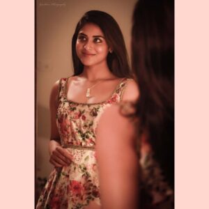 Indhuja Ravichandran Instagram - On a personal level, I think dressing is such a form of expression, and when you do events, it's important to feel as though you are authentically yourself.
#abiramiawards2020 
Wardrobe @adhiktha_by_sn
Shot by @cinematographer_gautham