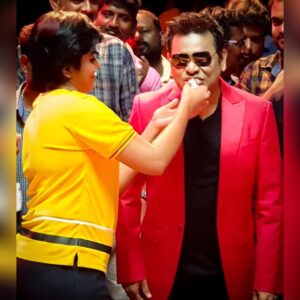 Indhuja Ravichandran Instagram - Yeh !! This is how my birthday became so precious this year with @arrahman sir🥰
Tnq Vijay sir ❤️U created this moment🤗

#myalltimefavourite❤️ #arrahman 
#lovlyhuman #thalapathyvijay #alwayscute #atlee #agsentertainment 
#bigil #vaembu #birthdaycelebration #01aug2019 #singapenneysongshoot