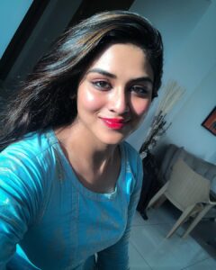 Indhuja Ravichandran Instagram - It’s ok to wear a dark lipstick at times !!! What say 😉
#redlove #redlipstick #Alittleblush #Alittlekajal #nomakeup #glowwiththesunshine ❤️
Follow me in #heloapp Helo Id : 487491941