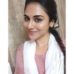 Indhuja Ravichandran Instagram - NOSTALGIA ✨️ #mycollegelook