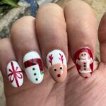 Ira Khan Instagram - MERRY CHRISTMAS Y’ALL🎄 How beautiful is this nail art!? I spent the whole time watching in amazement. I can’t even put clean, neat, solid colour nail paint!