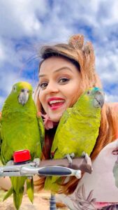 Jayshree Soni Instagram - Some of the best days of my life in paradise ❤️🦜

@adinlove6 

#petlovers #mybabies #melbourne_insta #love #paradise #bestmoments #australia