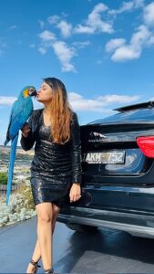 Jayshree Soni Instagram - I like fly with you…… 🦜🦅❤️

Shot by - @adinlove6

#macow #bird #parrot #fly #bluemacaw #jaguar #mylove #blackdress #sky #flyhigh #bluegoldmacaw  #rio #3yearsold #mybaby #pet #innocent #birdfreaks #birdlover #birds_adored #birdsphotography #birdsofprey