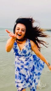 Jayshree Soni Instagram - Zara Zaraa mahakta hai… 

@adinlove6 

#filmyvibes #instapost #instareels #livelikefreesoul #rhtdm #sea #ajmanbeach #inlove #withyou