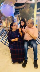 Jayshree Soni Instagram - Dil tau bachha hai ji❤️❤️❤️ 

@kapilsharmashow @kapilsharma @bharti.laughterqueen 

#parents #oldbutgold #diltaubachhahaiji #instagood #bestparents #holidaytime #dubai #dubailife #chillvibes #lamerdubai