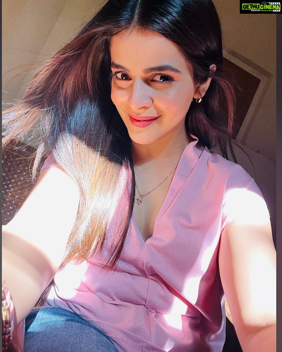 Jigyasa Singh Instagram Some Days You Just Have To Create Your Own Sunshine ☀️🌸 Gethu Cinema