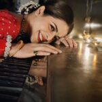 Jigyasa Singh Instagram - They say , when you work , work with a smile ( though that's not a smile..thats a big teeth showing laughter which occasionally is uncontrollable for me) 🤪😬🌸 never leaving a chance to laugh out loud ..! -Thapkipyarki2