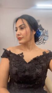 Kamya Punjabi Instagram - Oh yes main apni fav hun 🕺🏼🤩 
#kamyapunjabi #tereishqmeinghayal #nandini 

P.S - kaisa laga yeh naya look? 🤩