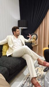 Karan Kundrra Instagram - My last trip to Dubai was the most amazing one as I bought my dream home at @danubeproperties with my dream girl! I’m so happy to share this news with you all as none of this would have been possible without the right guidance from the real estate tycoon of Dubai - Mr. @rizwan.sajan 

#danubeproperties #homeawayfromhome #KaranKundrra #TejasswiPrakash #Dubai #newhome