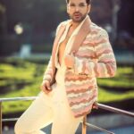 Karan Kundrra Instagram - there are those that predict future.. and there are those that create their own..! #HarMaidanFateh Style: @kmundhe4442 Outfit: @bharat_reshma Mua: @ridamakeovers Hair: @sunnyhairartist Photo:: @shivamduaphotography