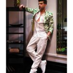Karan Kundrra Instagram - you know.. lightening doesn’t make a sound until it strikes ;) outfit: @bharat_reshma #HarMaidanFateh