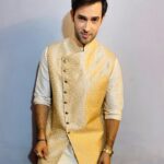 Karan Sharma Instagram – Happy Wali Diwali 🪔 sabko 🎉🤗🥰 #diwalivibes 
.
.
.
Outfit: @dressageinc 
Sourcing Management: @gideonalliance @reemabhaduri 
Brand Collab @dharmishthadagia
