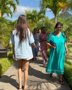 Krystle D'Souza Instagram - Todays lesson : When life gives you sugarcane make rum 🍹 
.
.
Today at @chamarel_rum_distillerie we learned some and drank some ! 

#chamarelrumdistillery #rhumriechamarel #MauritiusNow
#FeelOurIslandEnergy
#mauritiustourism @mauritius.tourism
.
.
TOP - @kene.co_ x @vblitzcommunications 💙