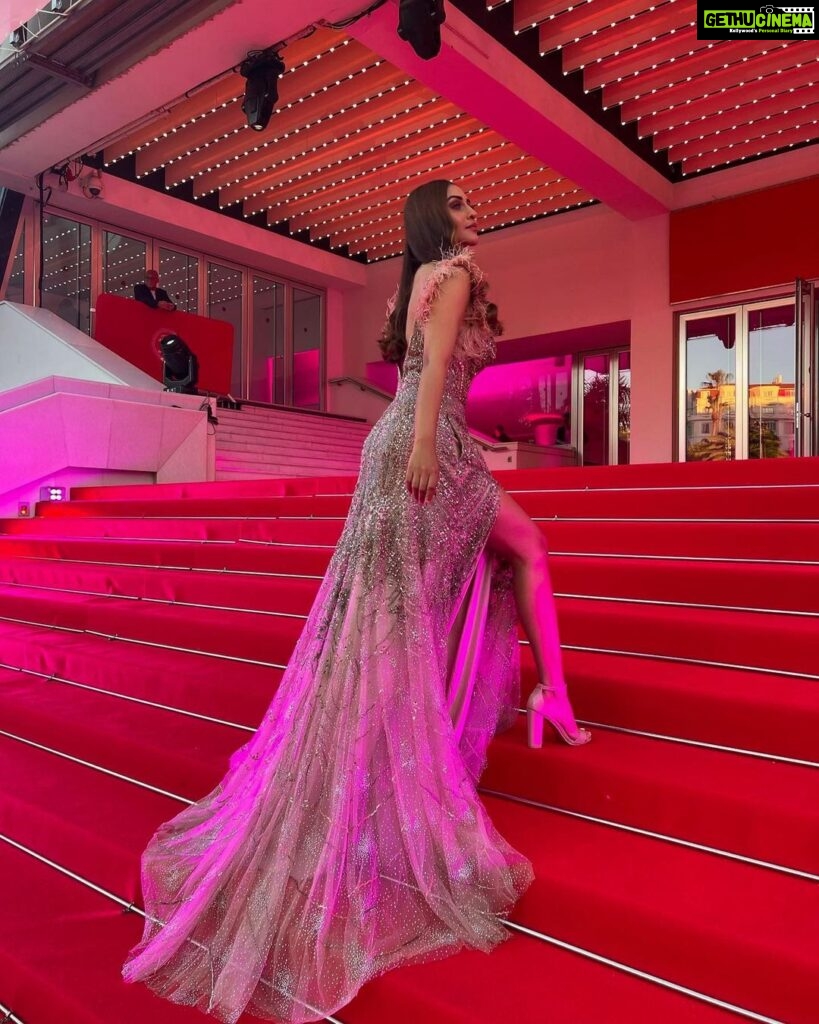 Krystle D'Souza Instagram - Jab We MET ! Think. Manifest. Believe. ♾️ . . Walking up these stairs felt surreal. Can’t wait for the real deal someday! Till then i’ll live in my La La land ❤️ . . . #2022 #throwback #MET #redcarpet #manifestation #thoughtsbecomethings