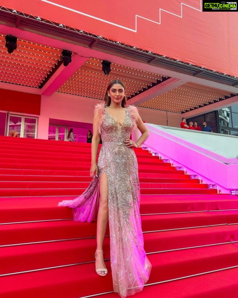 Krystle D'Souza Instagram - Jab We MET ! Think. Manifest. Believe. ♾️ . . Walking up these stairs felt surreal. Can’t wait for the real deal someday! Till then i’ll live in my La La land ❤️ . . . #2022 #throwback #MET #redcarpet #manifestation #thoughtsbecomethings