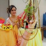 Madirakshi Mundle Instagram - देवी तुलसी और भगवान विष्णु आपको दुनिया की सभी अच्छाइयों का आशीर्वाद दें। आपको और आपके परिवार को तुलसी विवाह की बहुत-बहुत शुभकामनाएं ❤️