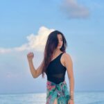 Mahima Makwana Instagram - 🌊 @cocoonmaldives @thecocooncollection @goldcoastfilmsofficial . . . Styled by - @krishi1606 Wearing - @angelcroshet_swimwear Cocoon Maldives