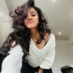 Mahima Makwana Instagram - Hi. 🙋🏻‍♀️ long time no see. Styled by - @suveera.swetesh.stylist MUA - @mannysamra_mua United Kingdom