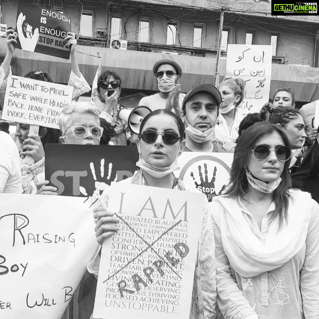 Mahira Khan Instagram - We demand a secure nation for all women!! At home, on the streets, at work, alone, not alone, with kids, without kids, in a skirt or in a burkha. Where ever she may be, whoever she may be - we demand basic rights of safety🙏🏼 Proud of my industry for coming together for this cause - United we are stronger, our voices are more powerful and impactful🇵🇰🤍♥️ 📸 @mystapaki Karachi Press Club