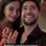 Meera Deosthale Instagram - Hey bestie 🙋🏼‍♂️😝 . Tag your best friend 😂 #reelitfeelit #parasarora #meeradeosthale