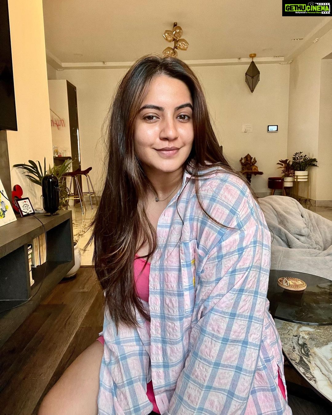 meera-deosthale-instagram-definitely-cute-and-i-won-t-delete-it-later