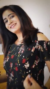 Megha Mathew Instagram - Happiness is a new haircut 💇‍♀️ 

#newyear #2023 #newhaircut #hairstyle #fashionstyle #

@photography_como.