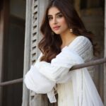 Miesha Saakshi Iyer Instagram - Eid Mubarak 🌙 . . . . . #eidmubarak #eid #grateful #gratitude #thankyouforeverything 🧿✨