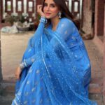 Miesha Saakshi Iyer Instagram - Dekhoon Main Tujhe Ya Dekhoon Kudrat Ke Nazaare Mushkilon Main Hai Ye Dil Mera 🕊 . . . . . #traditional #traditionalwear #blue #chandbaliyan #indian #indianwear #ethinicwear #ethnic #shoot #musicvideo #workmode #lovemylife #miesha #mieshaiyer #grateful #gratitude #thankyouforeverything 🧿✨