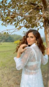 Miesha Saakshi Iyer Instagram - Tu Marz hai Dawa bhi
Par Aadat hai Humein 🍃
.
.
.
.
.
.
.
#gehraiyaan #reels #reelsinstagram #mood #explorepage #newsong #trendingreels #trendingsongs #feels #miesha #mieshaiyer #bb15 #thankyouforeverything 🧿✨