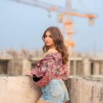 Miesha Saakshi Iyer Instagram - The calm before the storm ⛈ . . . . Jacket @hersheinbox 📸 @swagatsharmaphotography . . . #ootd #photo #photooftheday #photoshoot #photography #explorepage #jacket #colombia #style #fashion #vibes #aesthetic #hairflip #miesha #mieshaiyer #grateful #gratitude #thankyouforeverything 🧿✨