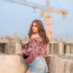 Miesha Saakshi Iyer Instagram - The calm before the storm ⛈ . . . . Jacket @hersheinbox 📸 @swagatsharmaphotography . . . #ootd #photo #photooftheday #photoshoot #photography #explorepage #jacket #colombia #style #fashion #vibes #aesthetic #hairflip #miesha #mieshaiyer #grateful #gratitude #thankyouforeverything 🧿✨
