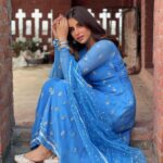 Miesha Saakshi Iyer Instagram - Dekhoon Main Tujhe Ya Dekhoon Kudrat Ke Nazaare Mushkilon Main Hai Ye Dil Mera 🕊 . . . . . #traditional #traditionalwear #blue #chandbaliyan #indian #indianwear #ethinicwear #ethnic #shoot #musicvideo #workmode #lovemylife #miesha #mieshaiyer #grateful #gratitude #thankyouforeverything 🧿✨
