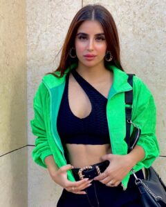Miesha Saakshi Iyer Instagram - Dubai ✨
.
.
.
.
.
Jacket @pankhclothing 
Denim @hersheinbox 
#dubai #dubailife #dubaiphotoshoot #look #ootd #fashion #style #streetstyle #lookoftheday #streetphotography #miesha #mieshaiyer #grateful #gratitude #thankyouforeverything 🧿✨