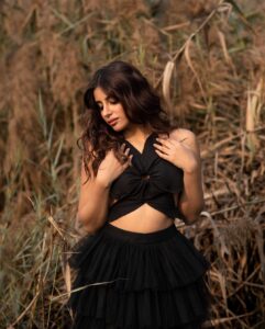 Miesha Saakshi Iyer Instagram - You could have asked me why I broke your heart...
You could’ve told me that you fell apart...
.
.
.
Skirt : @swishbossofficial 
📸 : @swagatsharmaphotography 
.
.
.
#ootd #ootdfashion #allblack #allblackeverything #allblackoutfit #saveyourtears #photography #photoshoot #fashion #ruffles #ruffleskirt #outfits #outfitoftheday #outdoors #outdoorphotography #browns #swishbossofficial #miesha #mieshaiyer #grateful #gratitude #thankyouforeverything 🧿✨