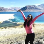 Minissha Lamba Instagram - Panggong mein hui Mini pagliii.... . . . . . . . . . #travelingram #travelphotography #travelladakh #travelgram #travelindia #nature #naturephotographer #panggonglake #lake #water