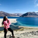 Minissha Lamba Instagram - Panggong mein hui Mini pagliii.... . . . . . . . . . #travelingram #travelphotography #travelladakh #travelgram #travelindia #nature #naturephotographer #panggonglake #lake #water