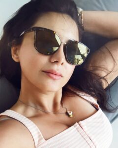 Minissha Lamba Instagram - Selfie game... Speaking of game... Werent both the matches yesterday crazy? Dhamakedaar Sunday twas... The polls are really fun too... Most of the poll predictions for the match come true.. Must say yall have a pretty good pulse on it