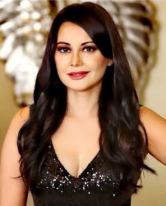Minissha Lamba Instagram - 🖤