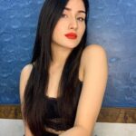 Monica Sharma Instagram - wo khwaab jo barso se, naa chehra na badan hai.. wo khwaab hawaaon me bikhar kyun nahi jata.. 🍂 . . . . #favlyrics #black #casual #casualstyle #redlips #lyrics #lategram #latenight #home #explore #explorepage #blackandred #friyay #friday #exploremore #ghazal #ghazals #mumbai 🤭✌🏻 Mumbai, Maharashtra