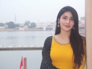 Monica Sharma Instagram - Tu Bagan Warga Tu Rang Bahaari
Tu Mithda Mithda Raag Pahaadi..
.