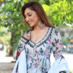 Mouli Ganguly Instagram - Less perfection More authenticity What say? . . . #mouliganguly #outdoorpotraits #floral #floraldress