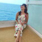 Mouli Ganguly Instagram - Ocean air Salty hair Sealove🌊 . . #naturelove #sealove #bluesea #mouliganguly Sea Breeze