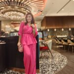 Mouli Ganguly Instagram - Thankyou everyone for the lovely birthday wishes❤️🙏 Only GRATITUDE ! Every moment is a treasure that one should relish so make it count ! Wearing this lovely fuschia coord from @shop.bythebay 💗 Thankyou @gomamumbai for this scrumptious amazing treat .Loved every bite🤩 . . . #mouliganguly #birthdaypost Radisson Mumbai Goregaon