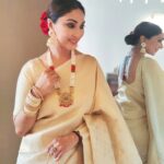 Mouli Ganguly Instagram - Event ready Festive mood . Styled by :deepa singh @pooja_deepa_2021 Makeup : self . Hair extension : @shankar.wig.maker . . #mouliganguly #awardshow #awardshowready #durgapuja #durgapujo #navratri #eventready #sareelove #sareelook