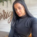 Mugdha Godse Instagram - ❤️🌹🌸 Selfie time… while ☕️ arrives Orillia, Ontario