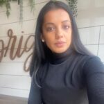 Mugdha Godse Instagram - ❤️🌹🌸 Selfie time… while ☕️ arrives Orillia, Ontario