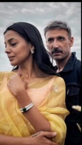 Mugdha Godse Instagram - Mood… ❤️ 
@saareemood 
Vibing with @rahuldevofficial ❤️🌹

Photography : @__anneeka__ 

#couplegoals❤ #love #happiness #silence #joy #saaree#huntsville #canada